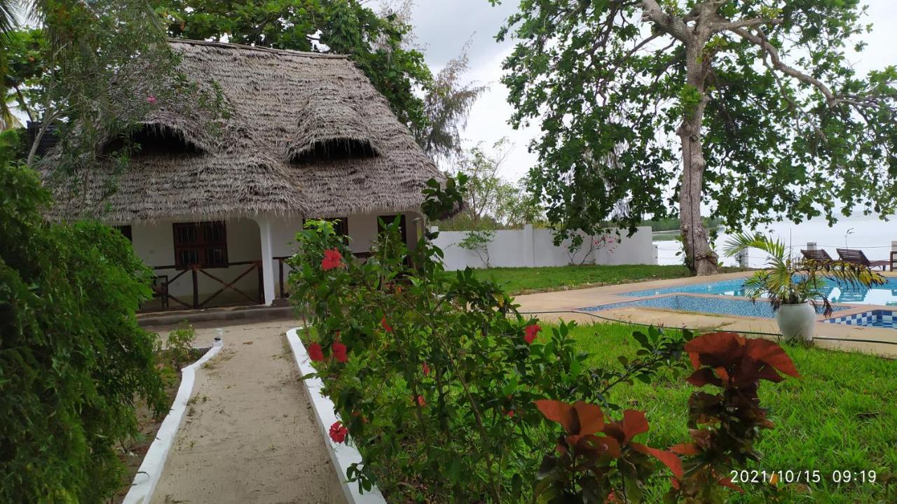 Menai Bay Beach Bungalows Unguja Ukuu Exterior photo