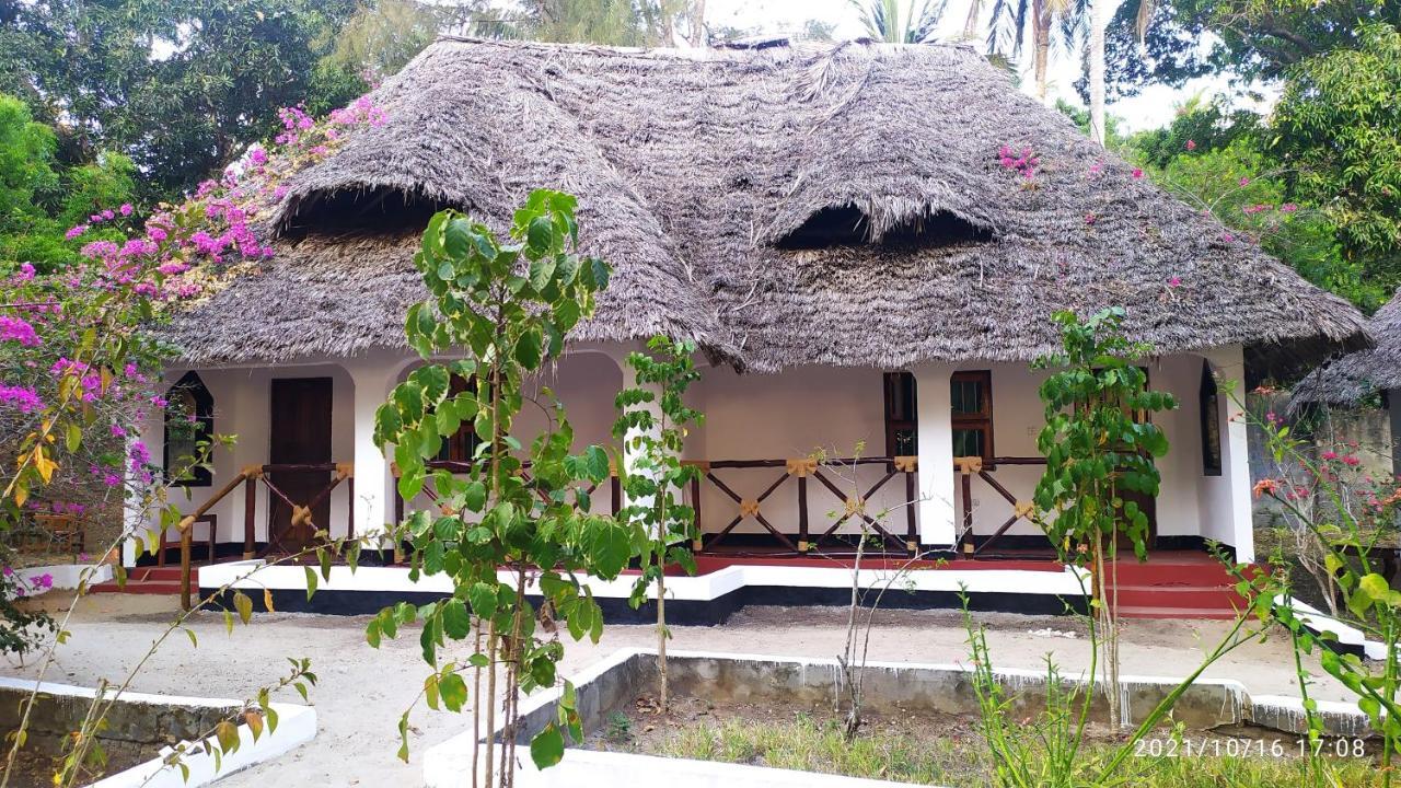 Menai Bay Beach Bungalows Unguja Ukuu Exterior photo