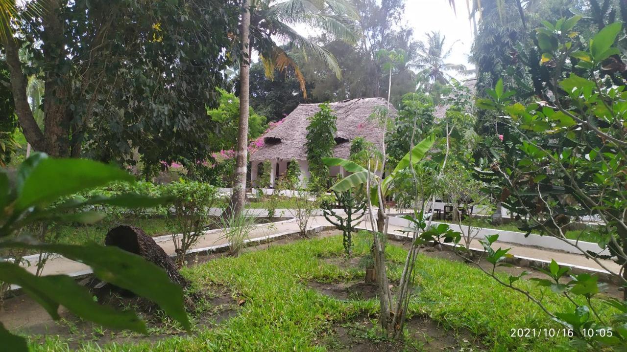 Menai Bay Beach Bungalows Unguja Ukuu Exterior photo