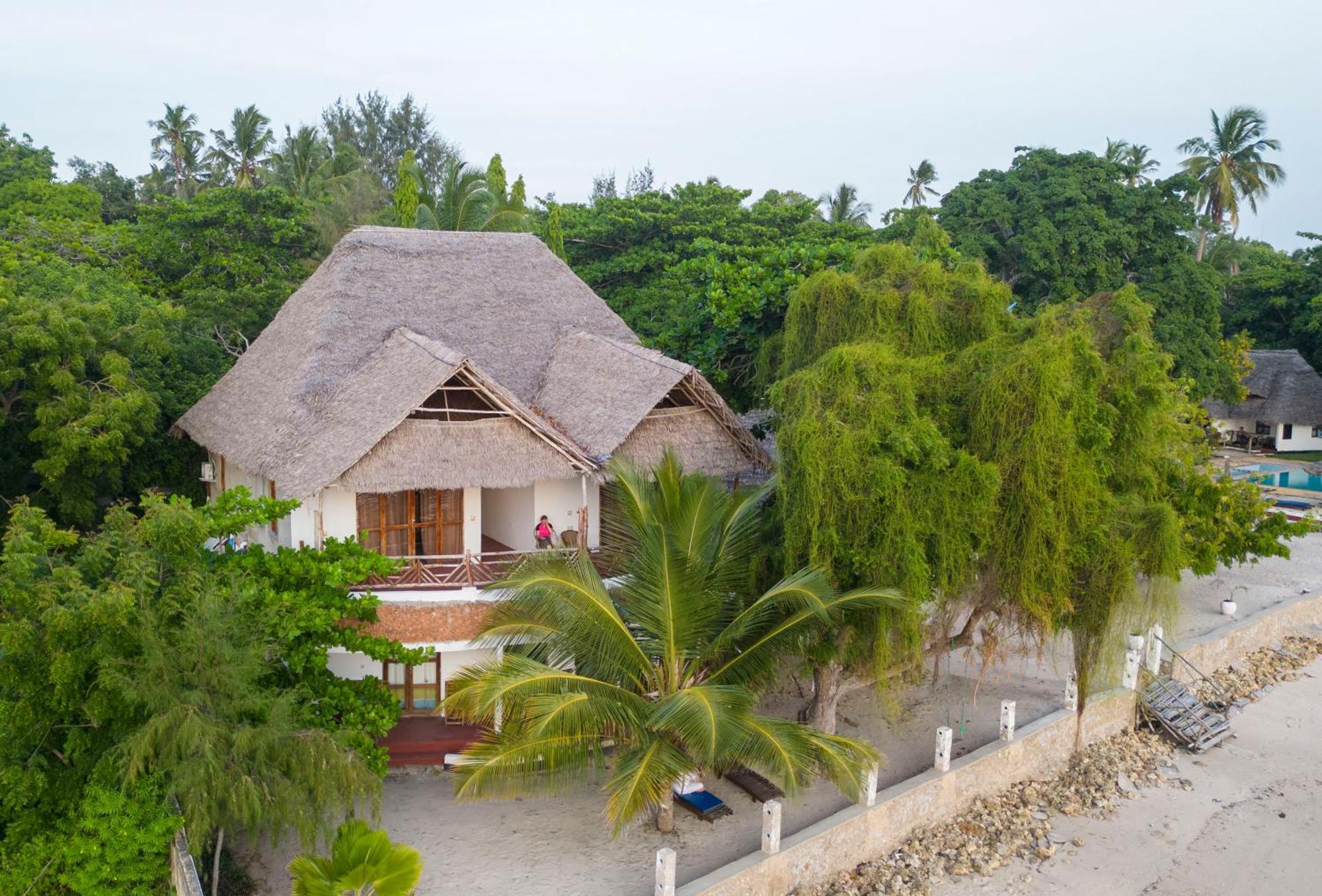 Menai Bay Beach Bungalows Unguja Ukuu Exterior photo