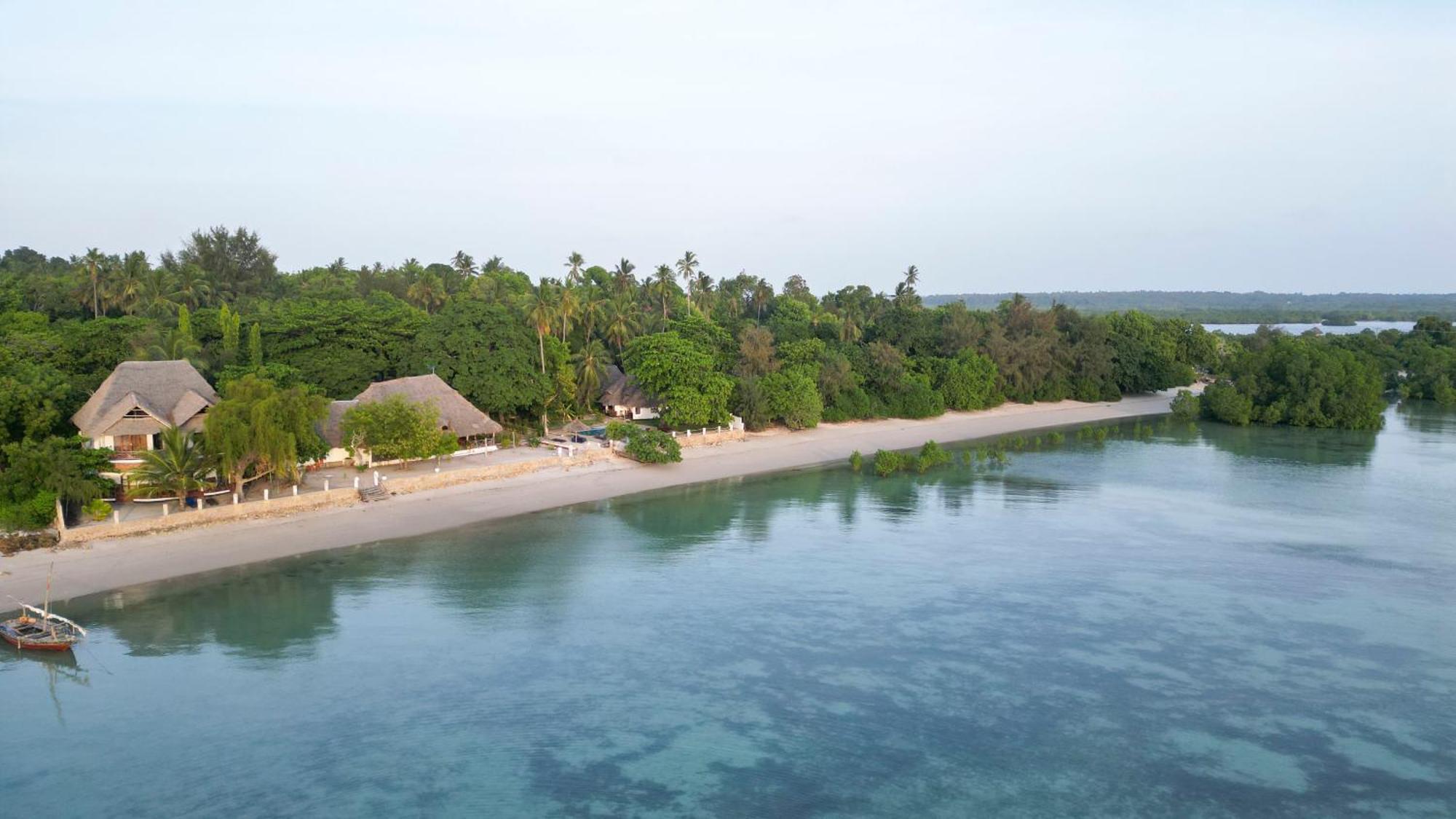 Menai Bay Beach Bungalows Unguja Ukuu Exterior photo