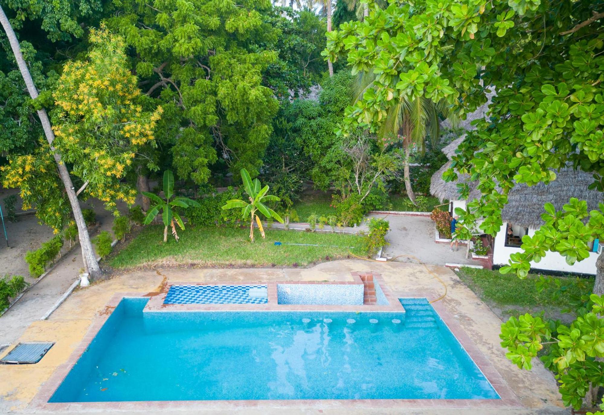 Menai Bay Beach Bungalows Unguja Ukuu Exterior photo